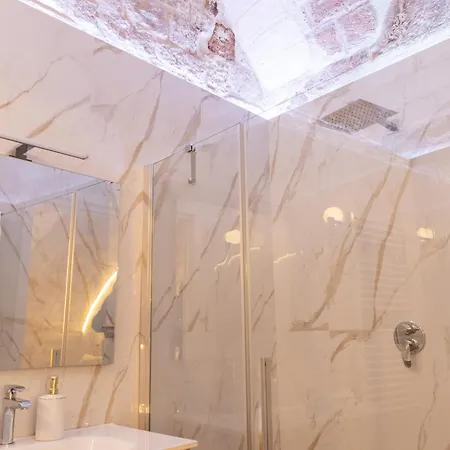 Carola Luxury * Bari