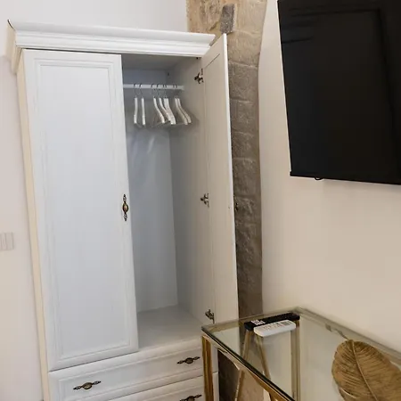 Carola Luxury 바리